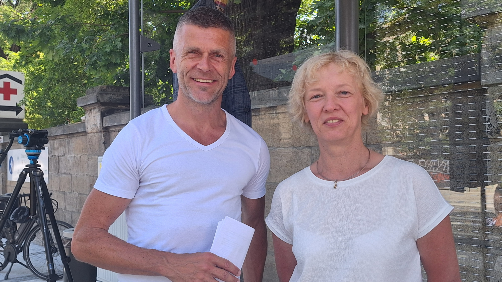 DVB-Vorstand Lars Seiffert und Simone Prüfer, Amtsleiterin des Straßen- und Tiefbauamtes. Foto: Jakub Gawlik 