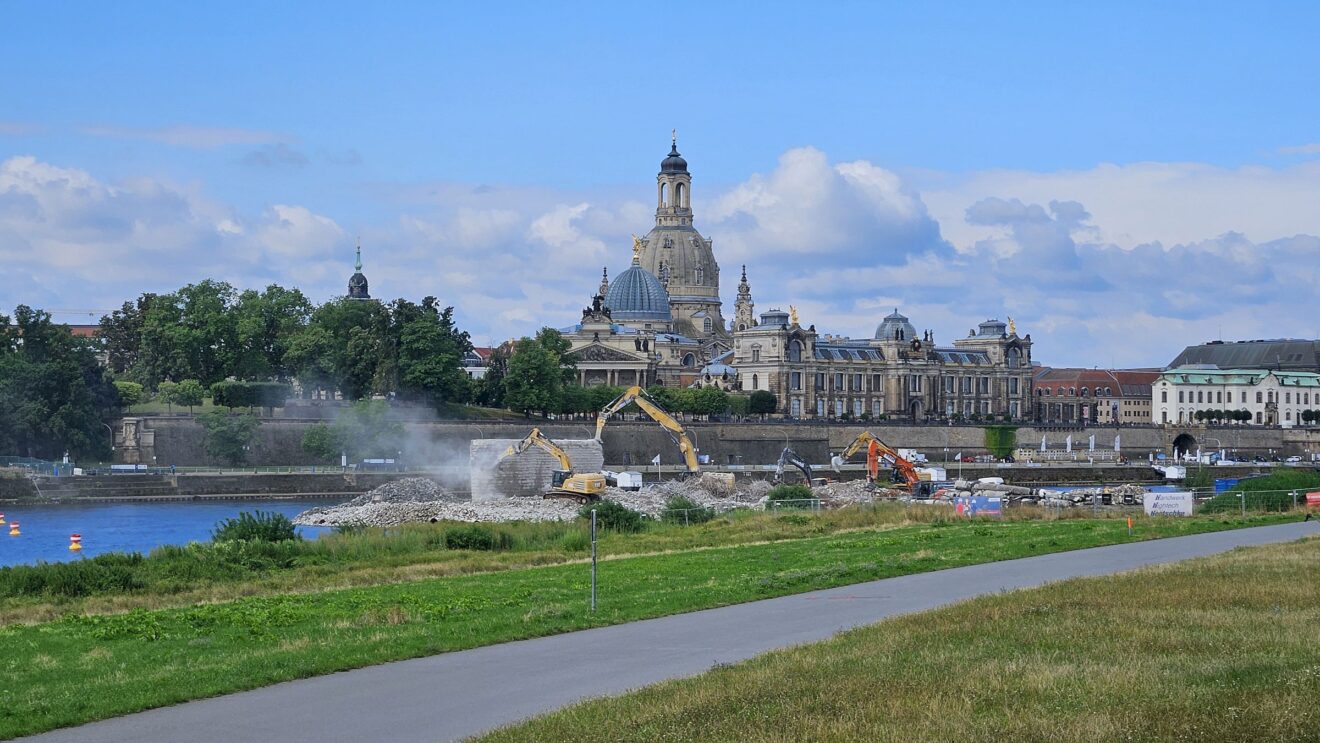 Dresden an der Elbe - Foto: Anton Launer