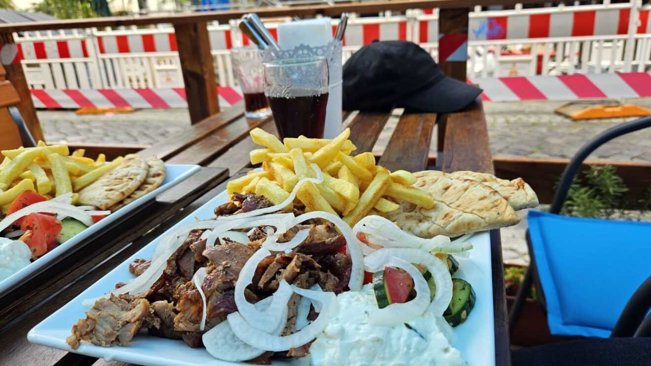 Leckeres Gyros, fades Tzatziki - Foto: Anton Launer
