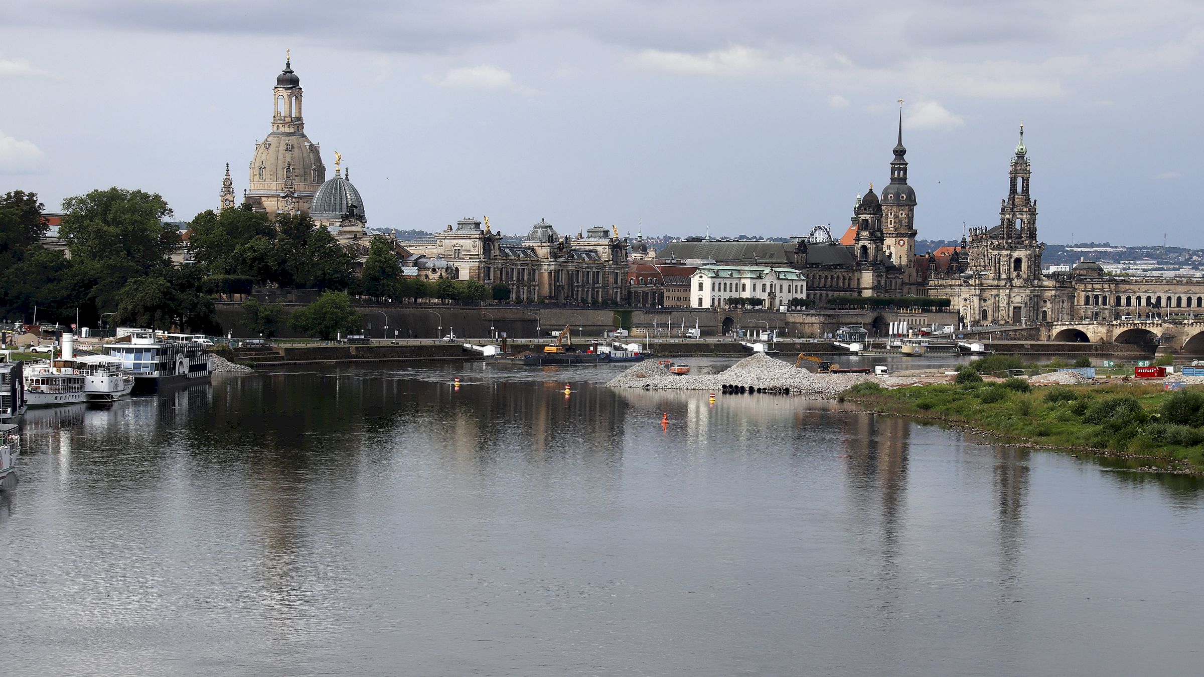 Freie Sicht auf die Altstadt ohne Carolabrücke - Foto: Anton Launer