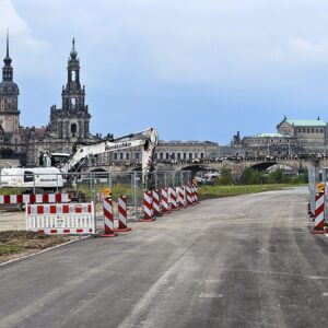 Elberadweg an der Carolabrücke wieder geöffnet Der Elberadweg ist wieder frei. Foto: Anton Launer