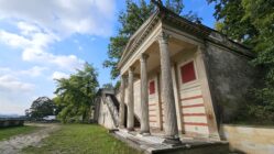 Fortschritt beim Römischen Bad - aber nun fehlt Geld Der Portikus Ost wurde bereits saniert. Die gleiche Farbgebung wird später auch an den Kollonaden zu sehen sein. Foto: Stadtverwaltung Dresden