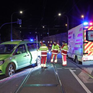 Fußgänger bei Unfall schwer verletzt Verkehrsunfall an der Antonstraße - Foto: Roland Halkasch