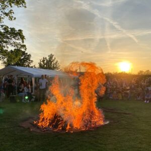 Schach, Skat & Halloween Zu Halloween kann mit einem Lagerfeuer und Stockbrot gerechnet werden. Foto: KGV Rudolphia