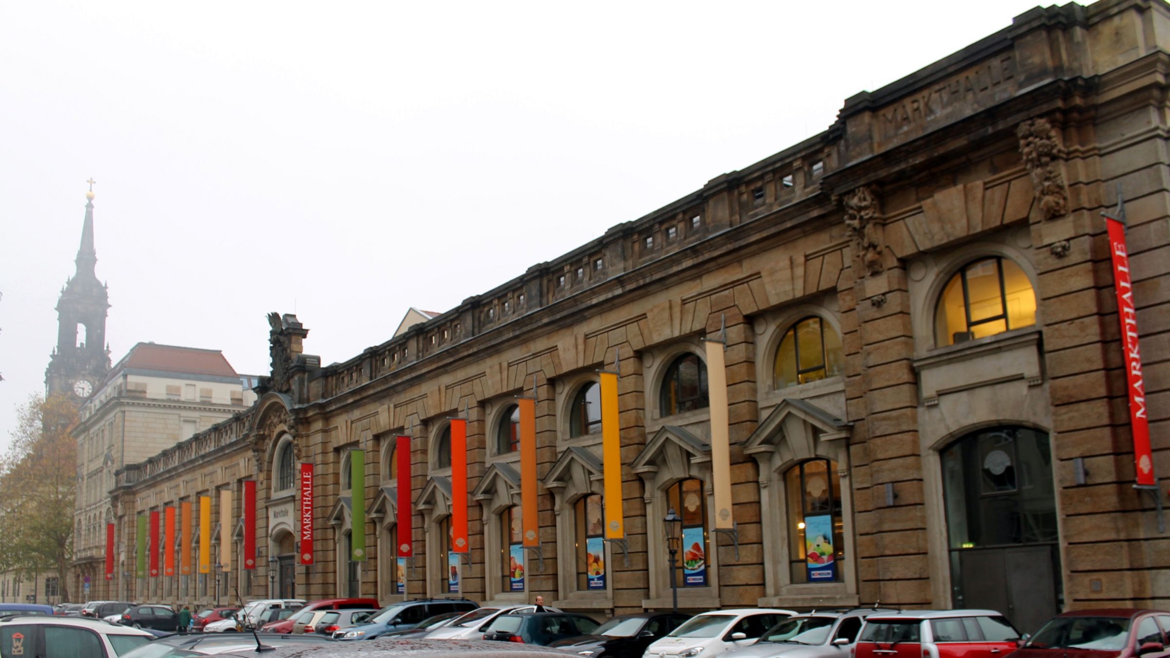 Die Markthalle an der Hauptstraße - Foto: J. Korczysnki