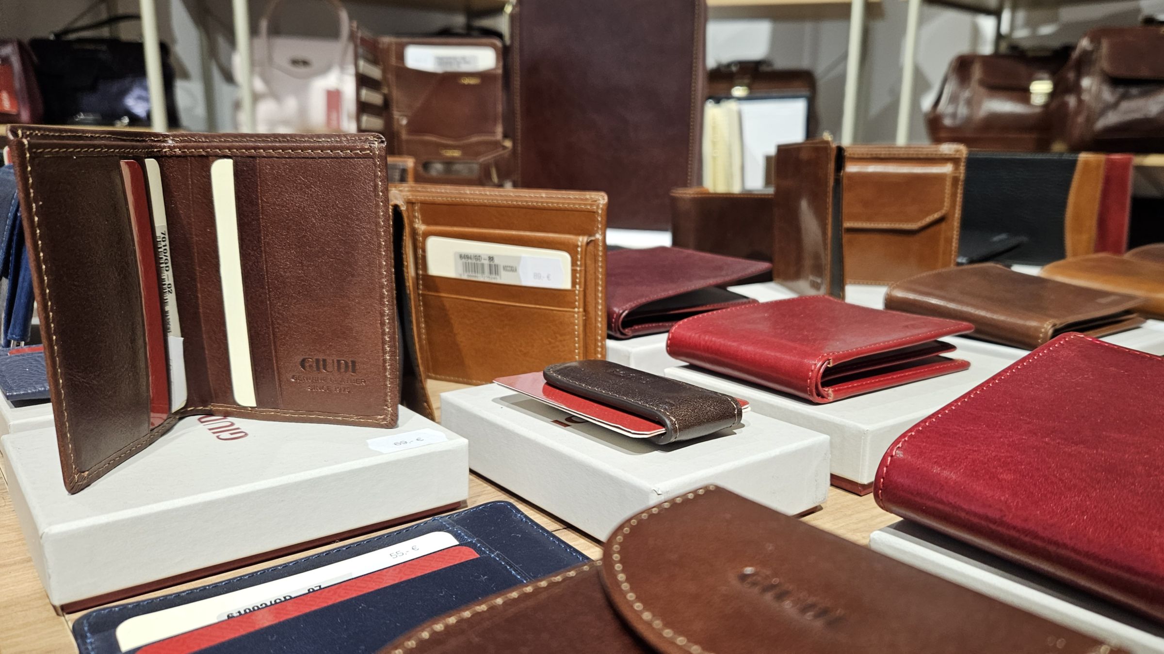 Lederwaren im Stilklubb - Foto: Anton Launer