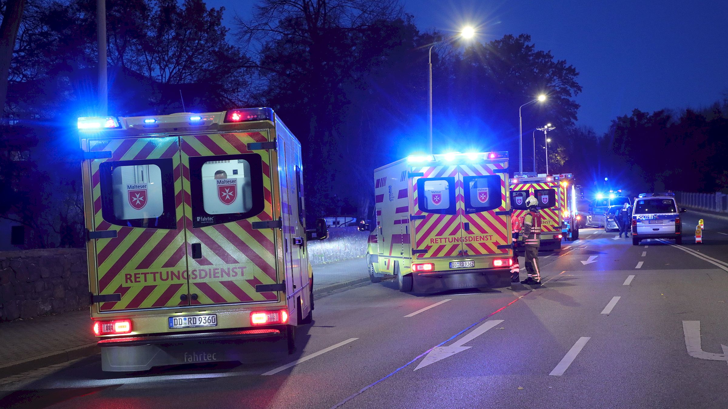 Drei Personen wurden bei dem Unfall verletzt - Foto: R. Halkasch