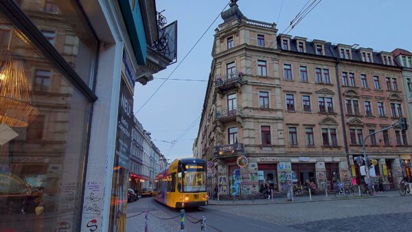 Straßenbahn in der Äußeren Neustadt - Foto: Anton Launer