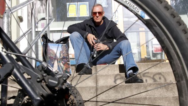 Fotograf Peter Zuber, kurz vor einem Einsatz in der Louise - Foto: Anton Launer