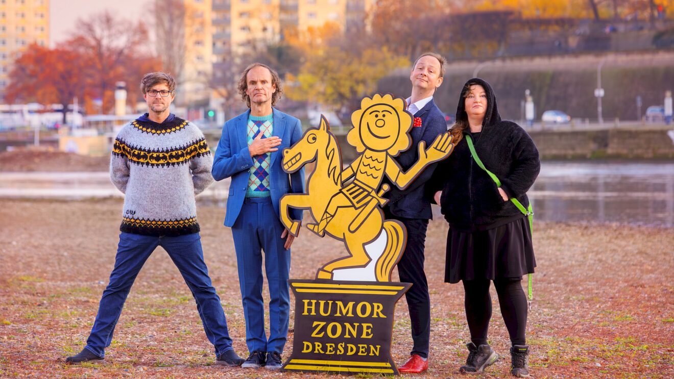 Christoph Walther (Zärtlichkeiten mit Freunden), Olaf Schubert (Schrimherr), Goldener (Reiter), Christoph Reuter (Piano) und Anna (Mateur) v.l. Foto: Amac Garbe