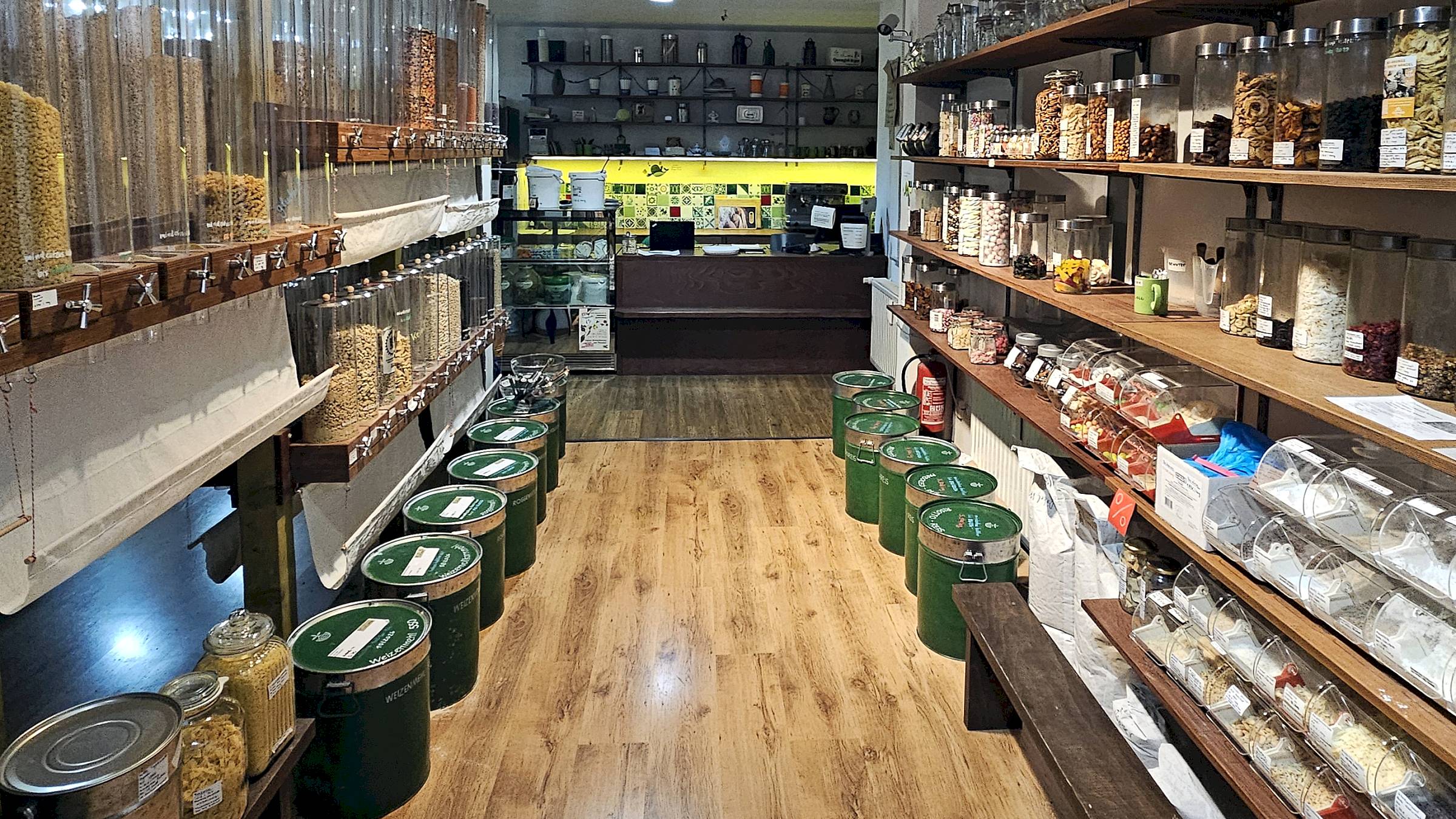 Ohne Pause geht es weiter im verpackungslosen Supermarkt auf der Böhmischen Straße - Foto: Anton Launer
