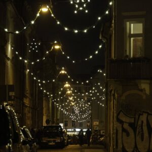 Weihnachtsbeleuchtung auf der Sebnitzer Straße - Foto: Anton Launer