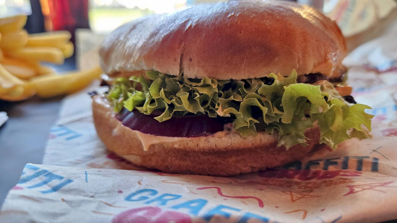 Leckerer Burger bei Graffiti-Grubs - Foto: Anton Launer