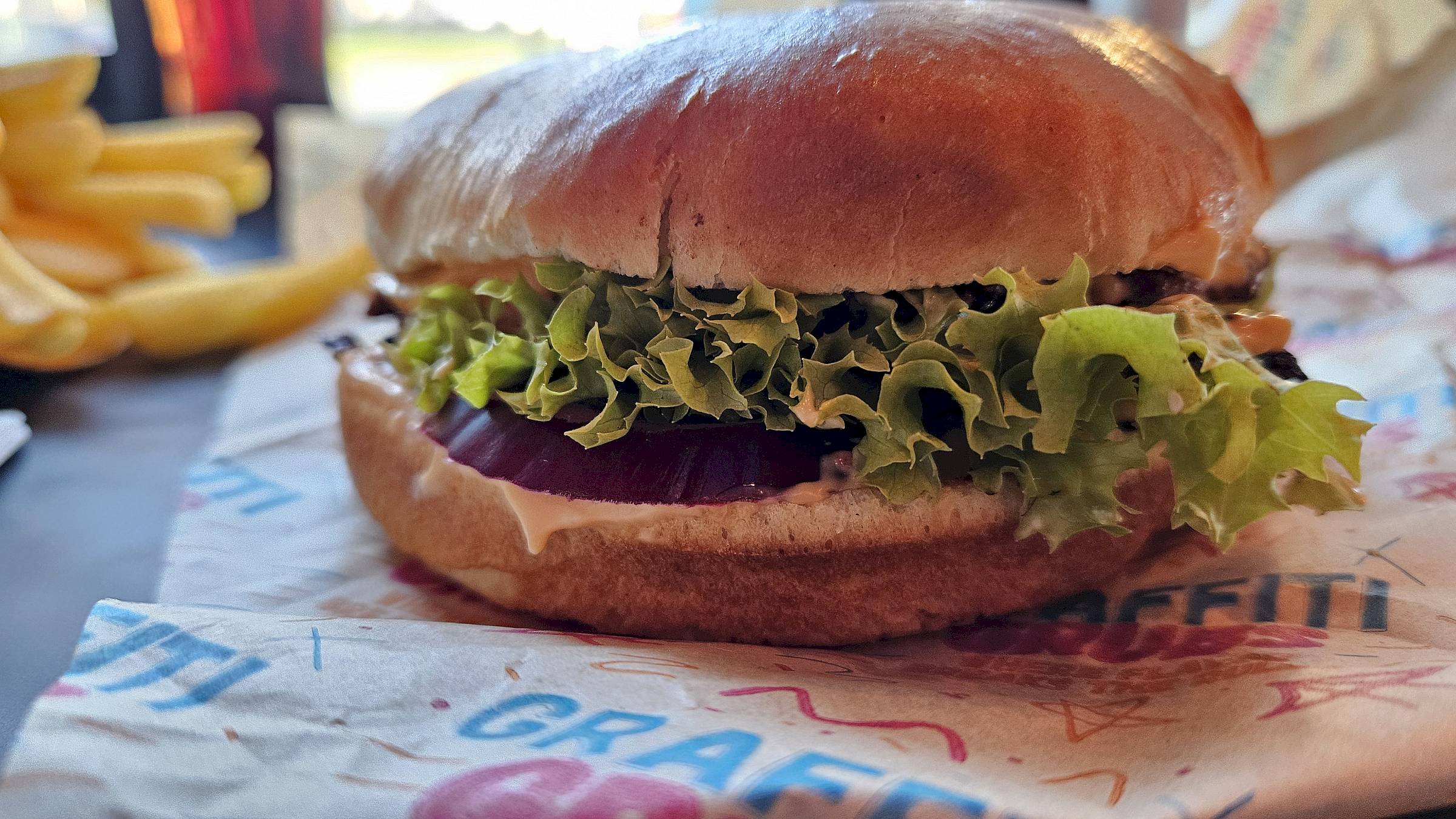 Leckerer Burger bei Graffiti-Grubs - Foto: Anton Launer