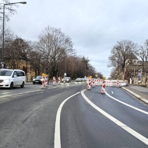 Bis Jahresende sollen die Arbeiten auf der Stauffenbergallee weitestgehend abgeschlossen sein. Foto: Anton Launer