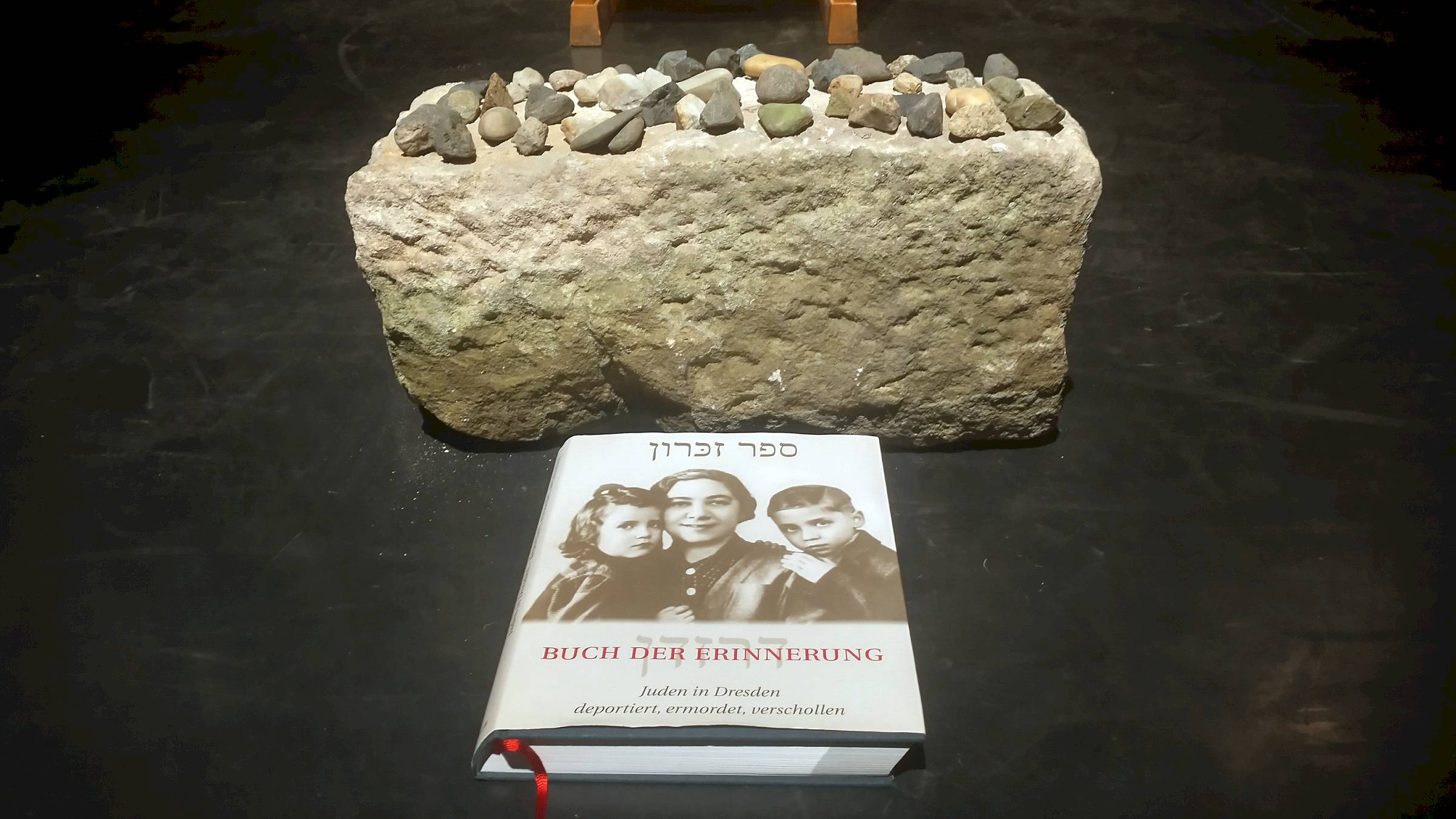 Gedenklesung am 27. und 28. Januar im Projekttheater - Mitlesende werden gesucht. Foto: Projekttheater Dresden