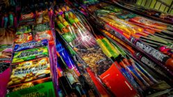 Verkauf von Silvesterfeuerwerk startet in Sachsen Auswahl an Pyrotechnik - Foto: Landesdirektion Sachsen