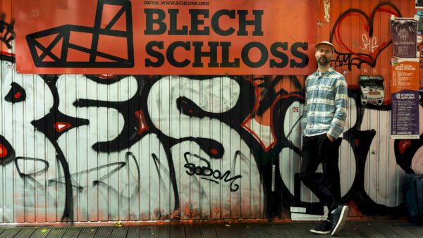 Sicklebird vor dem Blechsschloss - Foto: Johannes Haupt