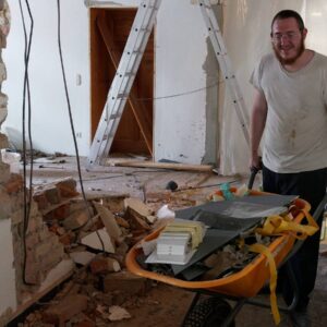 Ausstellung in der Jüdischen Kultusgemeinde Ca. 80 Jahre nach dem Holocaust entsteht am Ende des Bahnsteigs des ehemaligen Deportationsbahnhofs eine Synagoge für eine neue jüdische Gemeinde. Foto: Herbert Lappe