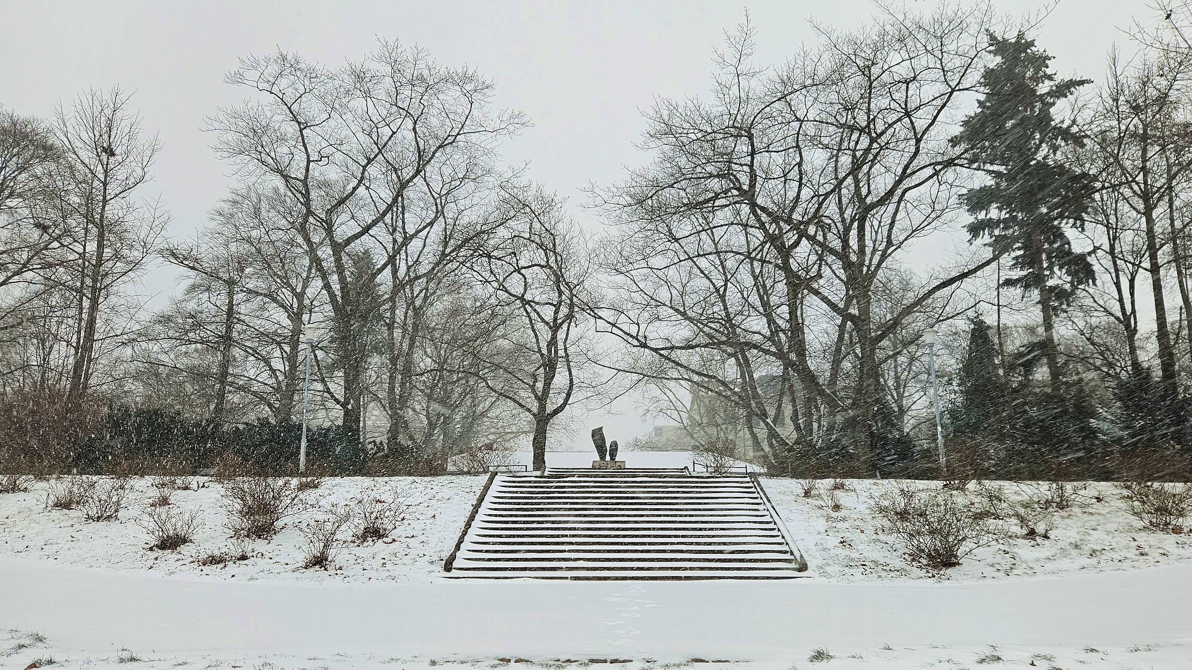 Noch vor wenigen Tagen hatte der Winter die Neustadt fest im Griff. Foto: Anton Launer