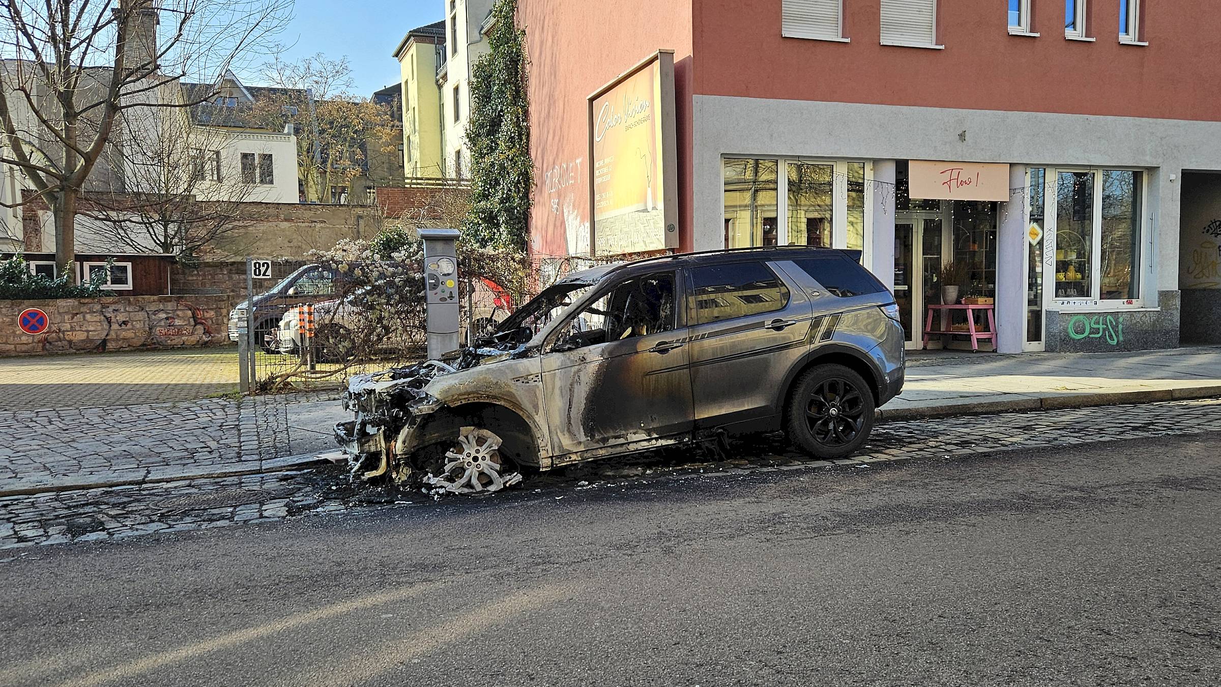 Das Autowrack am Dienstagvormittag - Foto: Anton Launer