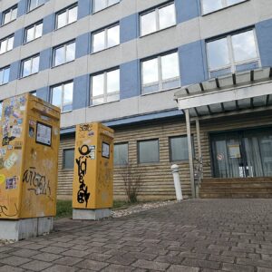 Keine Post mehr in der Post Die Briefkästen sind noch in Betrieb. Foto: Anton Launer