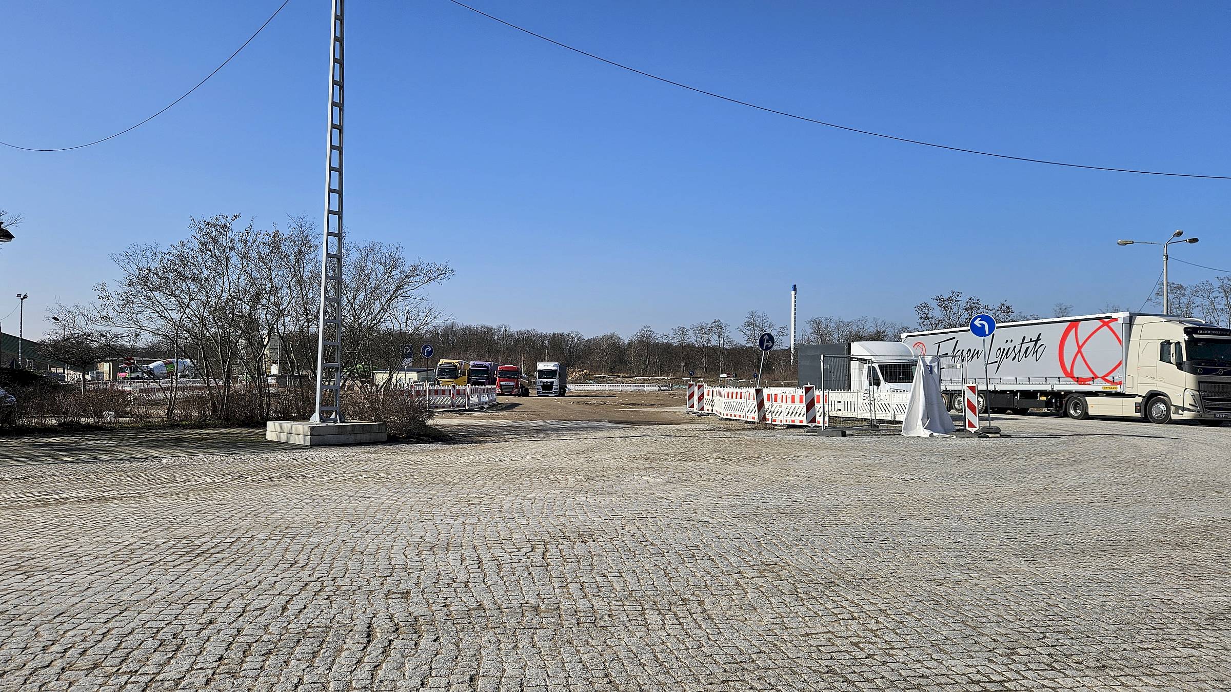 Viel Platz auf dem Interimsparkplatz - Foto: Anton Launer