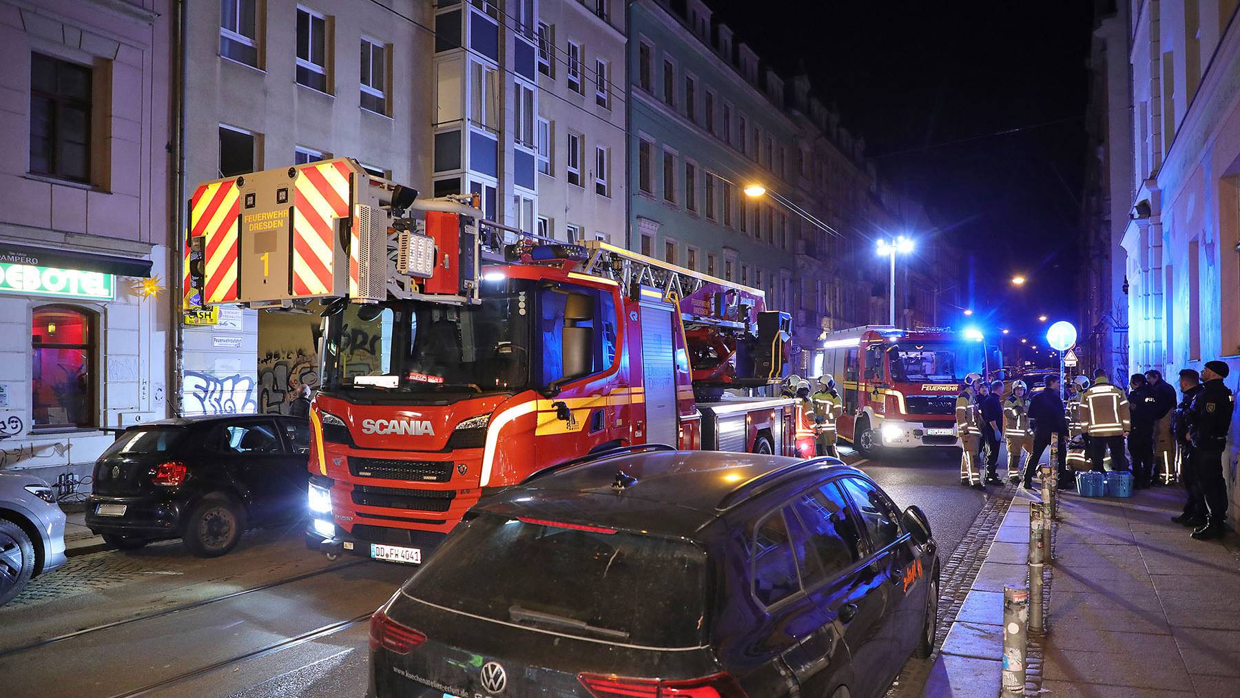 Die Polizei hat die Ermittlungen zur Brandursache aufgenommen. Foto: Roland Halkasch
