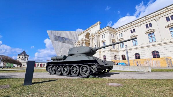 Sowjetischer Panzer T-34 vor dem Militäristorischen Museum - Foto: Anton Launer