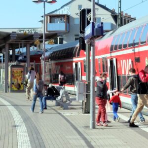 S-Bahn im Haltepunkt Bischofsplatz - Foto: VVO/Martin Schmidt
