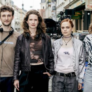 Neustadt-Film im Societaetstheater Ein Teil der Crew von "Moon Unit" auf der Rothenburger Straße: Die Drehbuchautoren Nils Hohenhövel und Marlene Tanczik und die Schauspielerinnen Mariella Aumann (Mooni), Sarina Radomski (Sonja) - Foto: David Pinzer