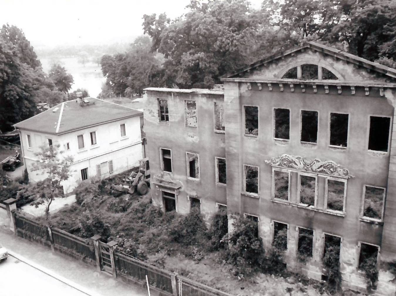 Schwanenhaus-Ruine im Jahre 1986 - Foto: Diakonissenanstalt Dresden