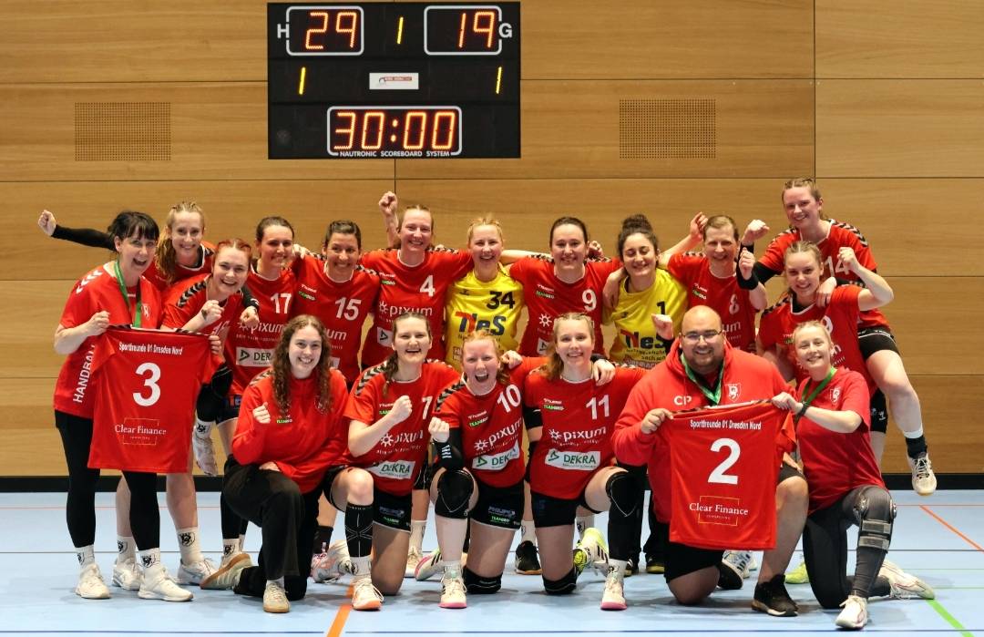 Mit Platz 6 kann das Team um Trainer Christian Perlebach zufrieden sein. Foto: Sportfreunde01 Dresden Nord