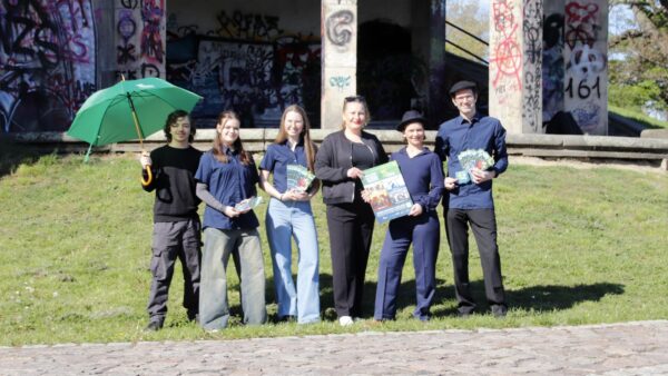 Das Team um Maria Helm organisiert die "Kultur am Pavillon". Foto: Anton Launer