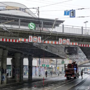 Oberleitungsreparatur am Bischofsplatz - Foto: Roland Halkasch