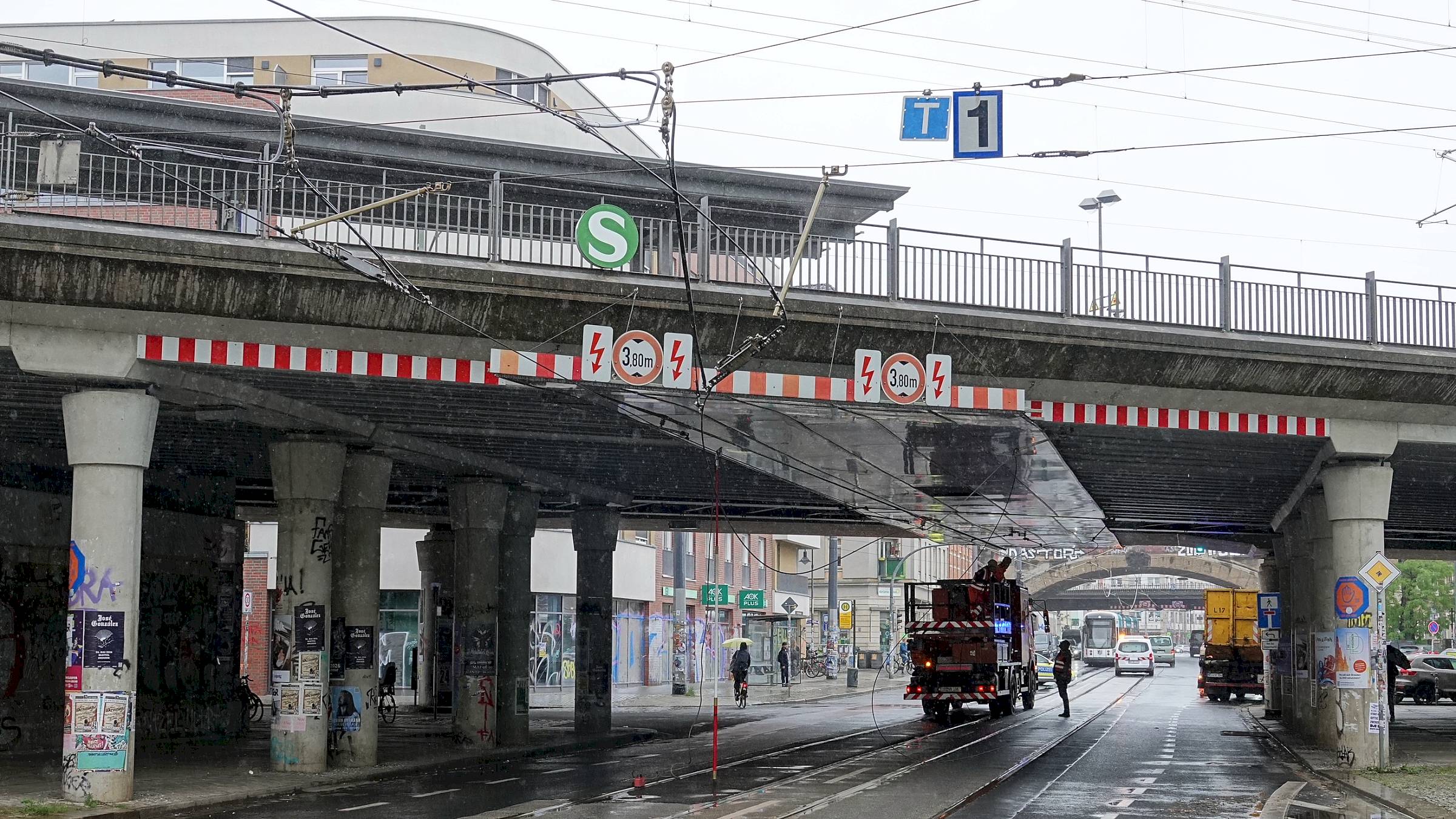 Oberleitungsreparatur am Bischofsplatz - Foto: Roland Halkasch