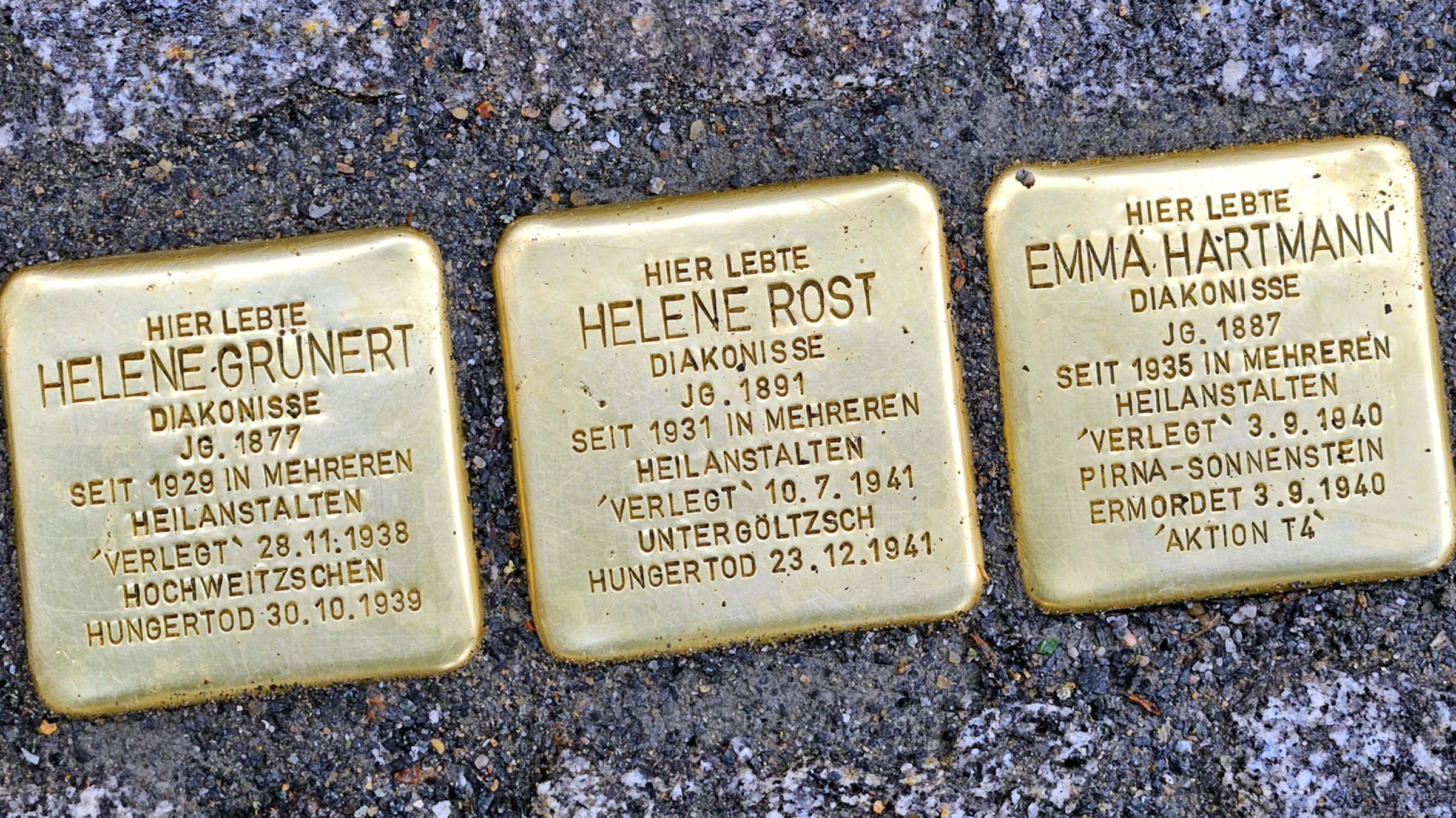 Stolpersteine für die drei ermordeten Diakonissen - Foto: Anton Launer