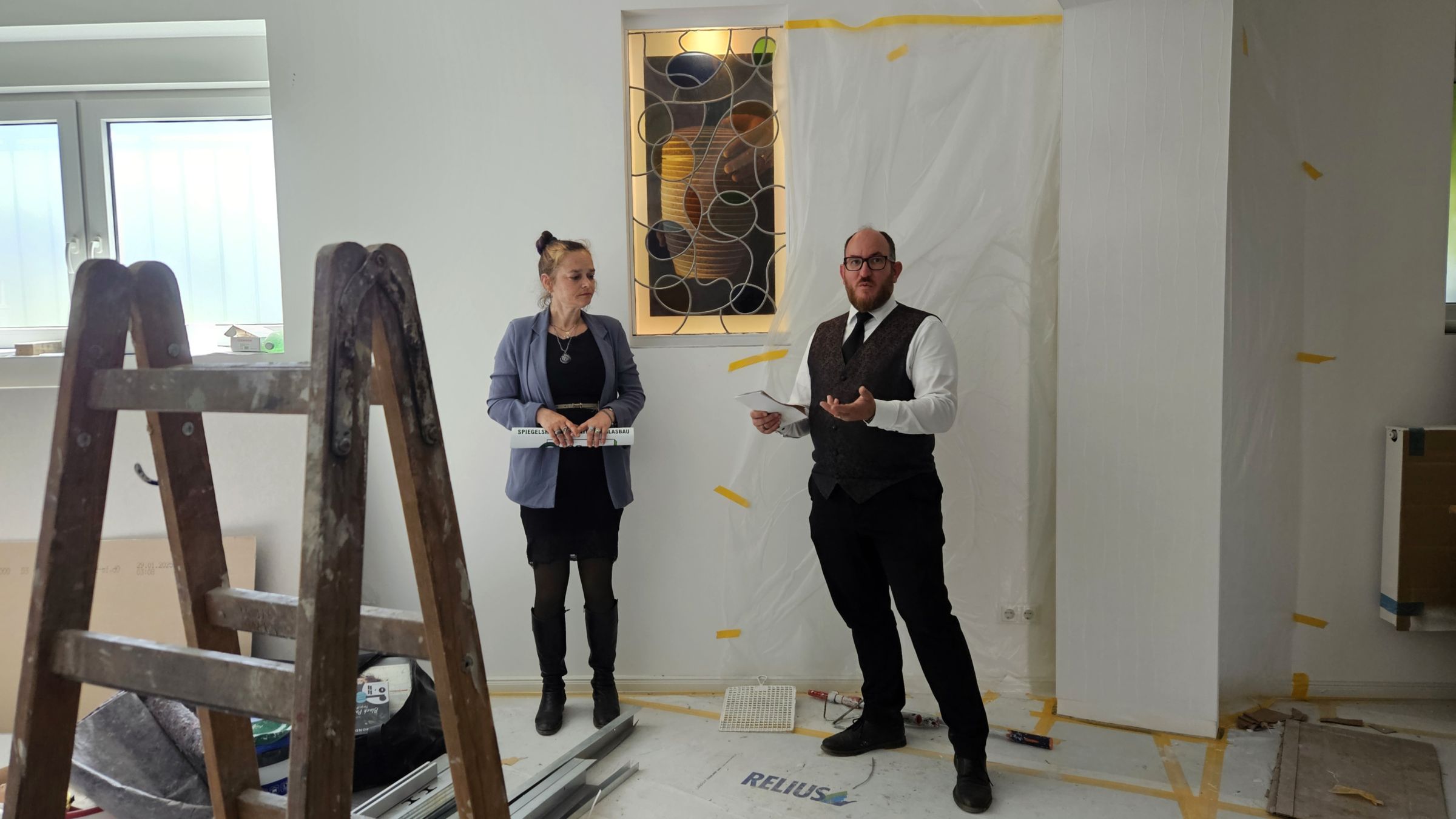 Die Bestatter Adriana und Benjamin Wolf eröffnen an der Fritz-Reuter-, Ecke Hansastraße das Haus der Trauer. Foto: Anton Launer