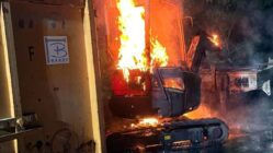 Feuerwehr im Einsatz: Brände in Neustadt und Radeberger Vorstadt Minibagger brannte an der Radeberger Straße - Foto: Feuerwehr Dresden