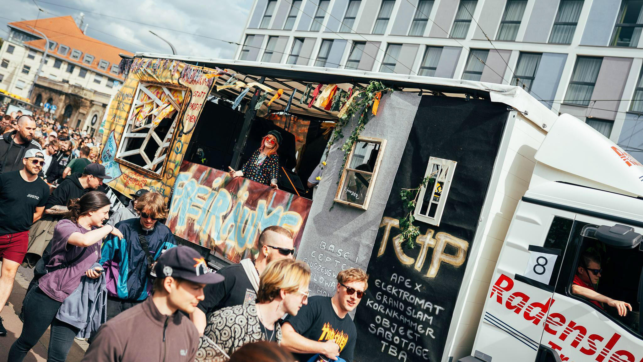 Bunt geschmückter Lkw auf der Tolerade 2025. Foto: Tolerade e. V.