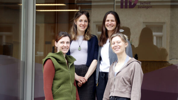 Das Team von Physio-LIV vor der Praxis auf der Hechtstraße: Stefanie Glöckner, Sabrina Märkle, Julia Jost und Gesine Möbius (v.l.) - Foto: Anton Launer