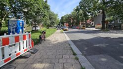 Schluss mit holprig: Löwenstraße bekommt neuen Fußweg Der Abschnitt zwischen Holzhofgasse und Hausnummer 6 wird saniert. Foto: Anton Launer
