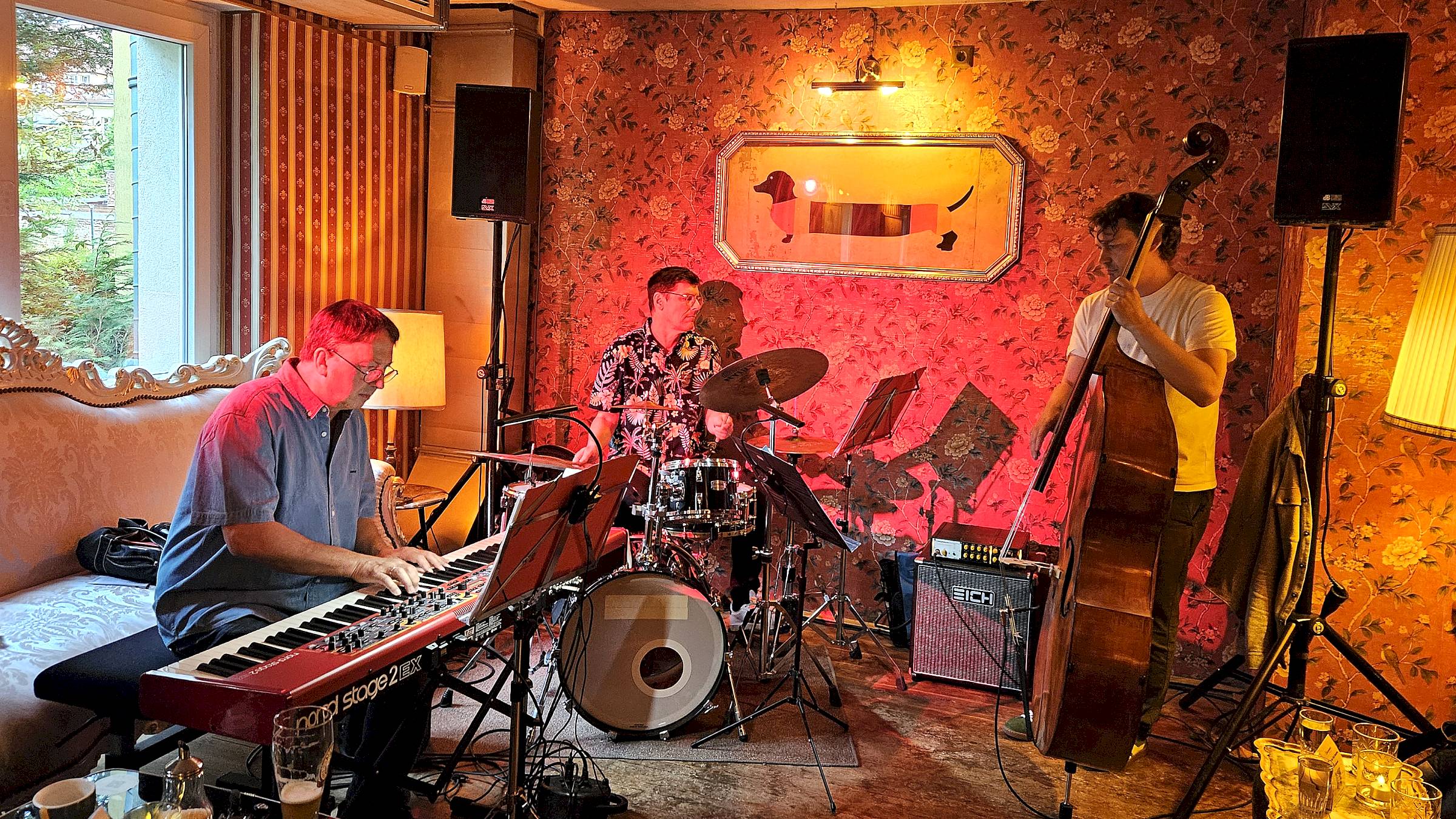 Jürgen-Umbreit-Trio im Wohnzimmer - Foto: Anton Launer