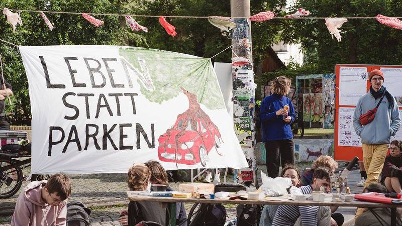 Verkehrswende Dresden demonstrierte auf der Alaunstraße