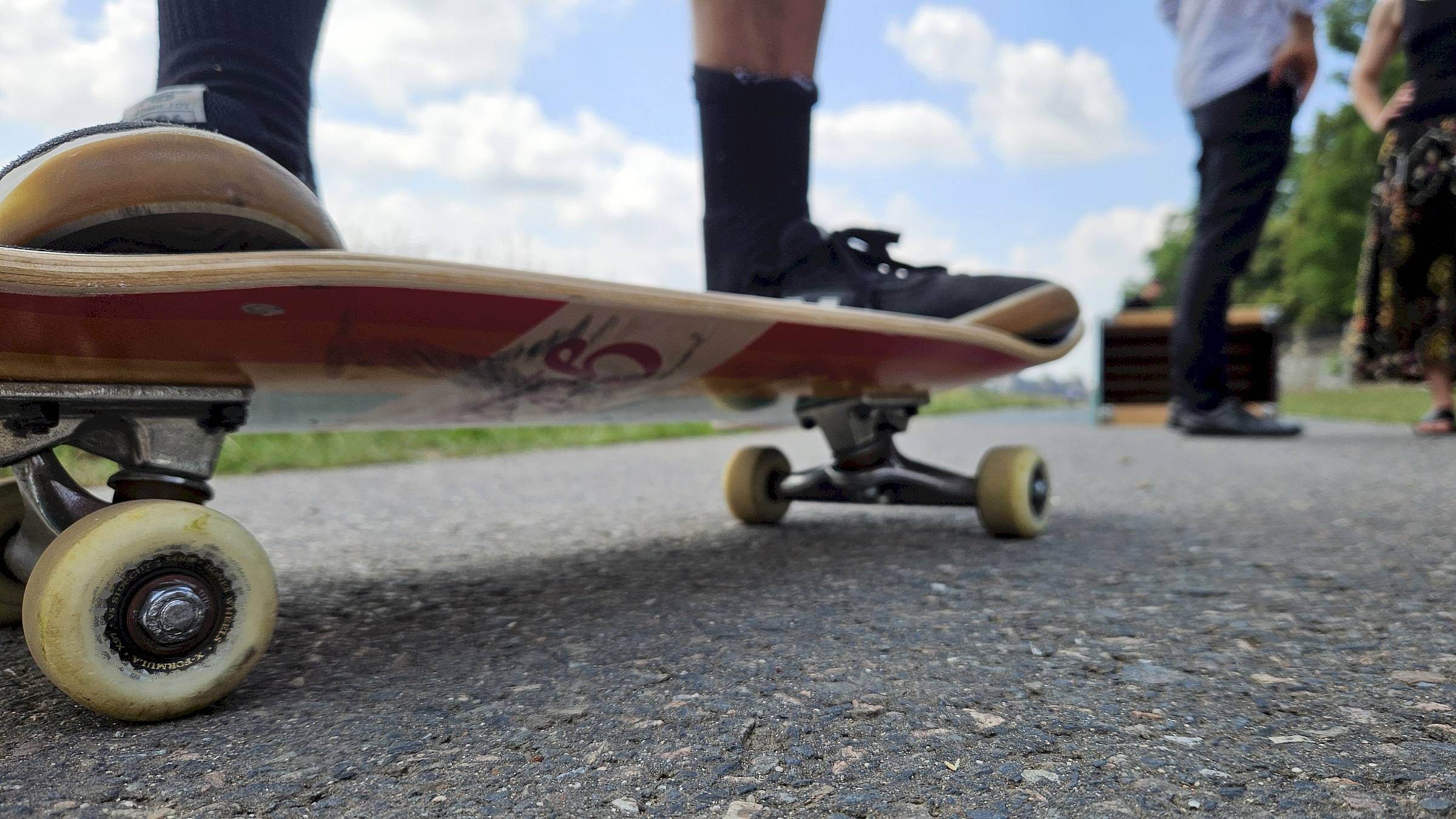 Asphalt schleifen, damit es besser rollt - Foto: Anton Launer