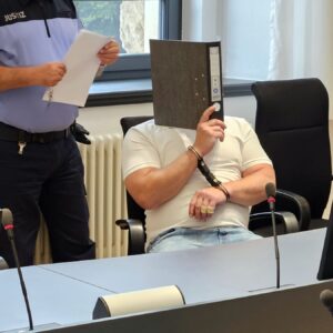 Der angeklagte Tobias L. soll in großem Maßstab mit Drogen gehandelt haben - Foto: Anton Launer