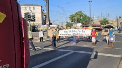 Extinction Rebellion blockiert am Bahnhof Neustadt Die meisten Autofahrer nahmen die Blockade, die als Demonstration angemeldet war, gelassen. Foto: Anton Launer
