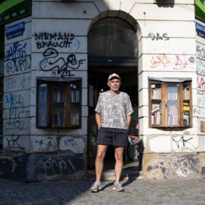 Hat am Montag das Grüntal zum letzten Mal aufgeschlossen. René Moldau vor seinem Laden. Foto: Ellen Isabell Richter