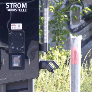 Die Ladekabel der Stromtankstelle wurden abgeschnitten. Foto: Anton Launer