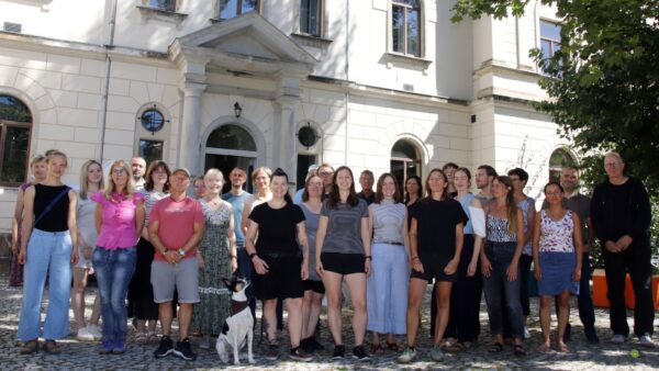 Am Montag beginnt das neue Schuljahr, die Lehrerinnen und Lehrer der Kulturwerkschule freuen sich auf die Kids. Foto: Anton Launer
